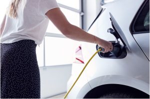یک مالک EV وقتی شارژ در خانه و محل کار فعال است چه تجربه‌ای دارد